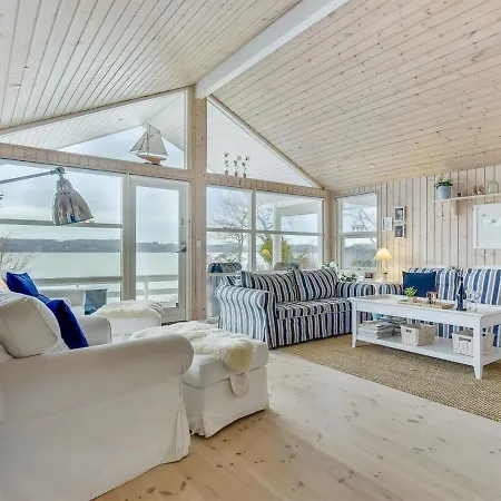 Tini - 50m To The Fjord By Interhome