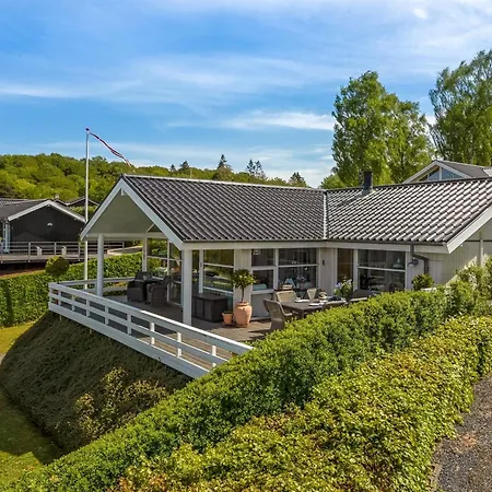 Tini - 50m To The Fjord By Interhome Semesterbostad *